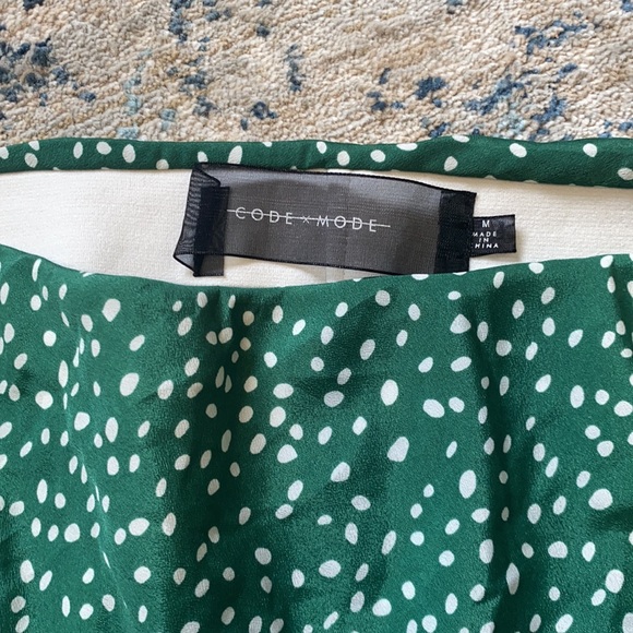 Nordstrom semi-formal green asymmetrical skirt - Picture 3 of 4